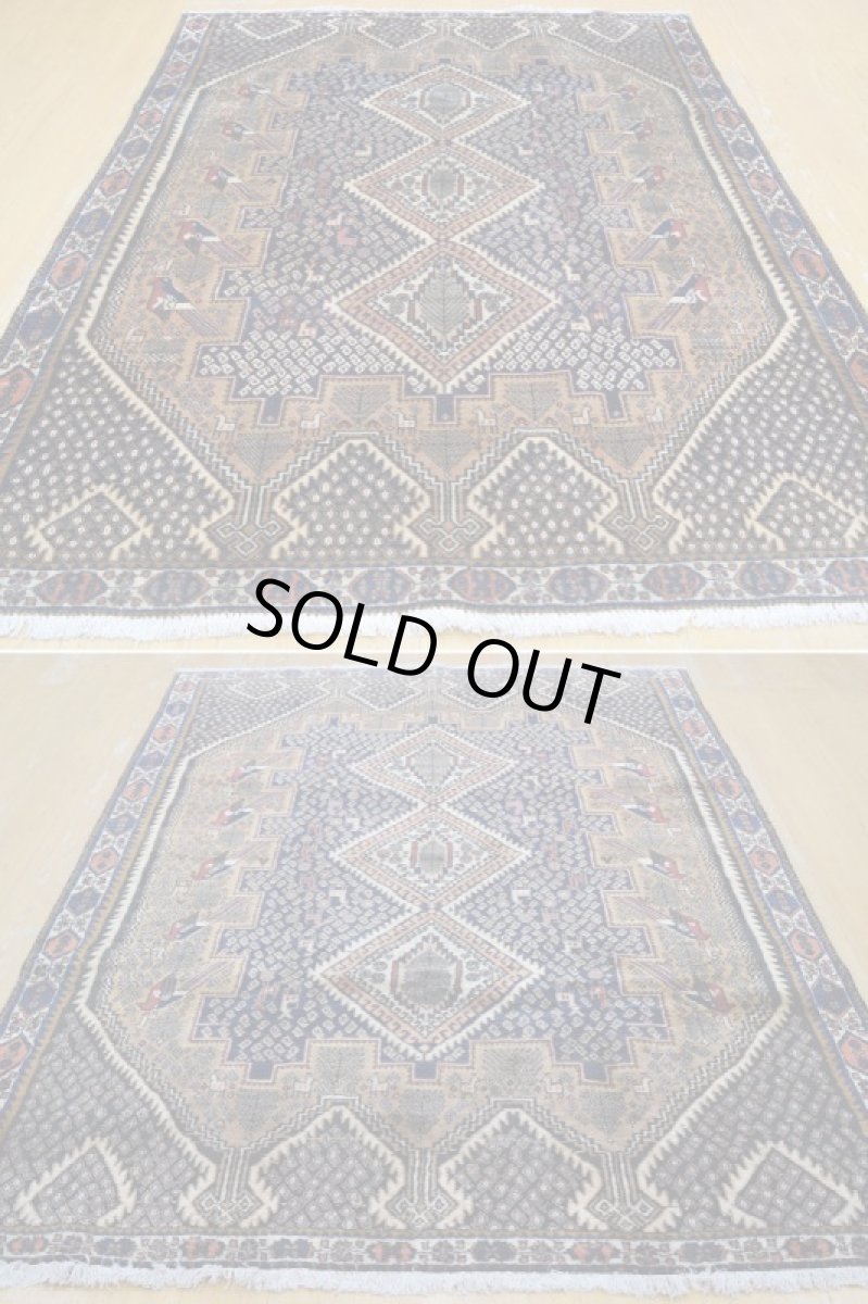 画像4: 良品 ペルシャ 絨毯 シールジャーン 縦2m 横1.5m 3.1㎡ 〜3帖 リビング ダイニング 2〜3人掛けソファ サイズ 207 x 148 cm E124 天然 ウール 手織り ハンドメイド トライバル ラグ 部族絨毯 マット カーペット 幾何学模様 民族柄 ネイビー ブラウン ギャッベ(ギャベ)をお探しの方にもお勧めです (4)