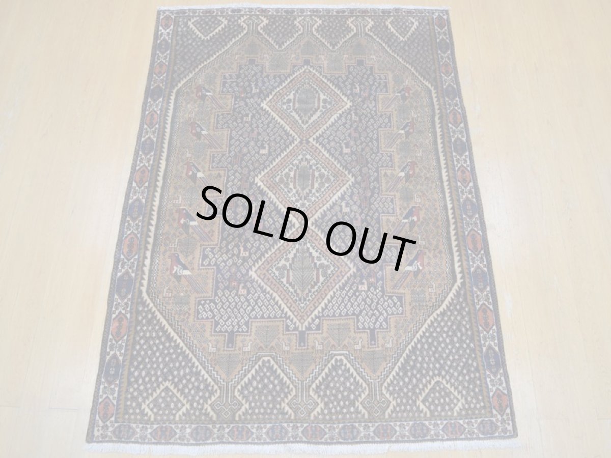 画像3: 良品 ペルシャ 絨毯 シールジャーン 縦2m 横1.5m 3.1㎡ 〜3帖 リビング ダイニング 2〜3人掛けソファ サイズ 207 x 148 cm E124 天然 ウール 手織り ハンドメイド トライバル ラグ 部族絨毯 マット カーペット 幾何学模様 民族柄 ネイビー ブラウン ギャッベ(ギャベ)をお探しの方にもお勧めです (3)