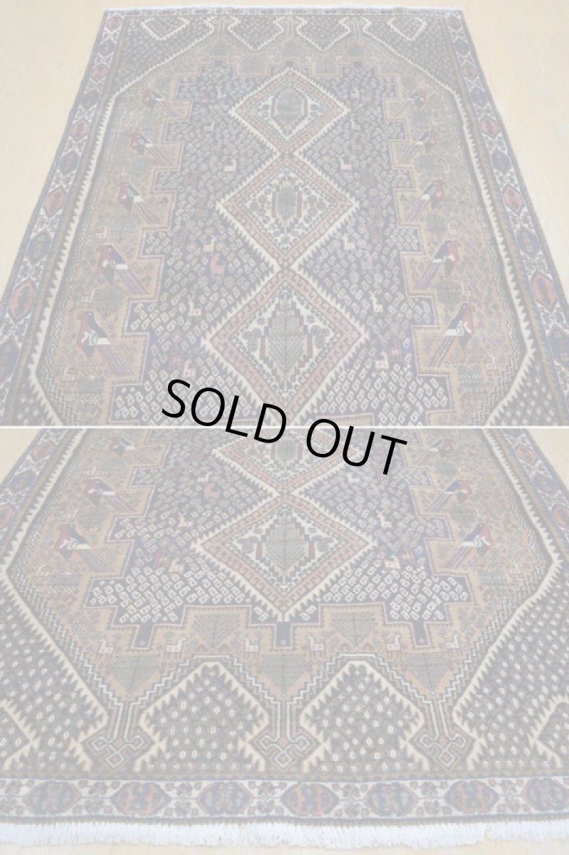 画像8: 良品 ペルシャ 絨毯 シールジャーン 縦2m 横1.5m 3.1㎡ 〜3帖 リビング ダイニング 2〜3人掛けソファ サイズ 207 x 148 cm E124 天然 ウール 手織り ハンドメイド トライバル ラグ 部族絨毯 マット カーペット 幾何学模様 民族柄 ネイビー ブラウン ギャッベ(ギャベ)をお探しの方にもお勧めです (8)