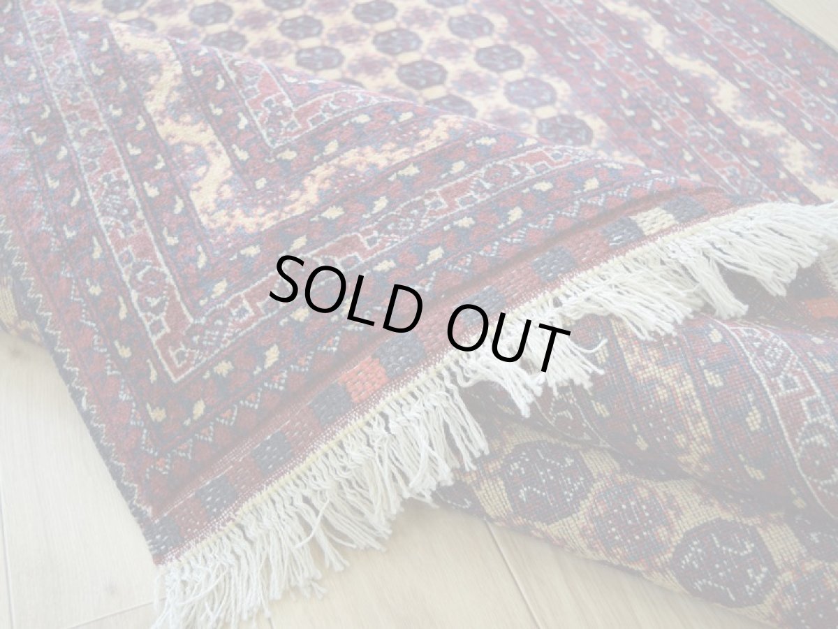 画像17: 美品 ペルシャ 絨毯 トルクメン 縦2m 3㎡ ~3帖 リビング ダイニング 3人掛けソファ サイズ 195 x 150 cm No.526 草木染 ウール 手織り ハンドメイド トライバル ラグ カーペット 赤茶 エンジ 幾何学模様 民族柄 フリンジセルビッジキリム (17)