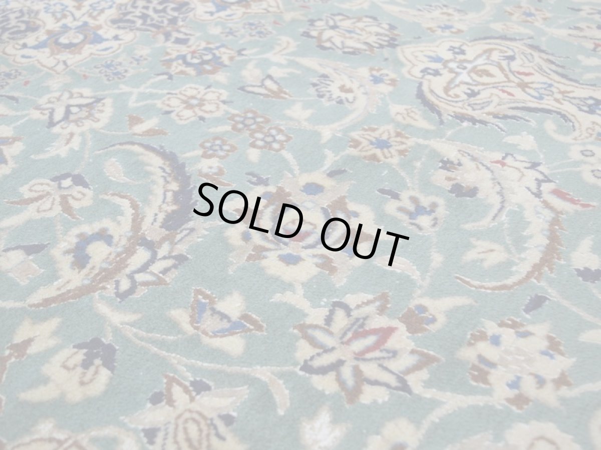 画像11: 美品 ペルシャ 絨毯 ナイン 産 9la ノーラー ノーフラ― 縦3m 横2m 6㎡ 〜6帖程度 リビング ダイニング 3人掛けソファ コーナーソファ 大判 サイズ 302 x 202 cm No.503 天然 ウール シルク 手織り トライバル ラグ 敷物 マット カーペット メダリオン ヴィンテージ ビンテージ 中古品に抵抗のある方にもおすすめです。 a-503-302202s0811-4351 (11)