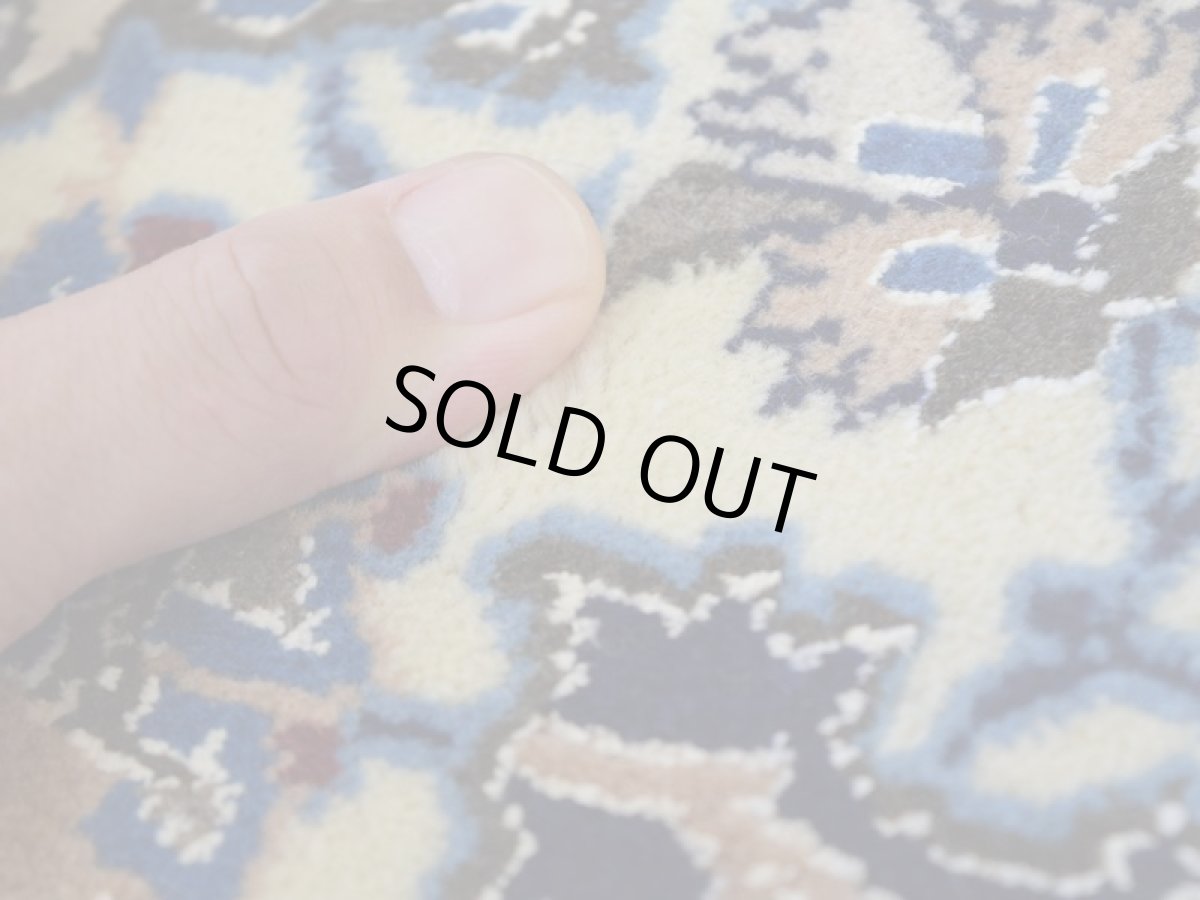 画像10: 美品 ペルシャ 絨毯 ナイン 産 9la ノーラー ノーフラ― 縦3m 横2m 6㎡ 〜6帖程度 リビング ダイニング 3人掛けソファ コーナーソファ 大判 サイズ 298 x 198 cm No.504 天然 ウール 手織り トライバル ラグ 敷物 マット カーペット メダリオン ヴィンテージ ビンテージ 中古品に抵抗のある方にもおすすめです。 a-504-298198h099-0921 (10)