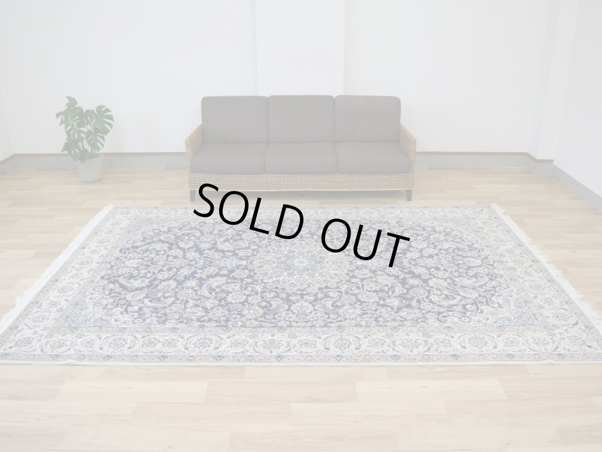 画像2: 美品 ペルシャ 絨毯 ナイン 産 9la ノーラー ノーフラ― 縦3m 横2m 6㎡ 〜6帖程度 リビング ダイニング 3人掛けソファ コーナーソファ 大判 サイズ 298 x 198 cm No.504 天然 ウール 手織り トライバル ラグ 敷物 マット カーペット メダリオン ヴィンテージ ビンテージ 中古品に抵抗のある方にもおすすめです。 a-504-298198h099-0921 (2)