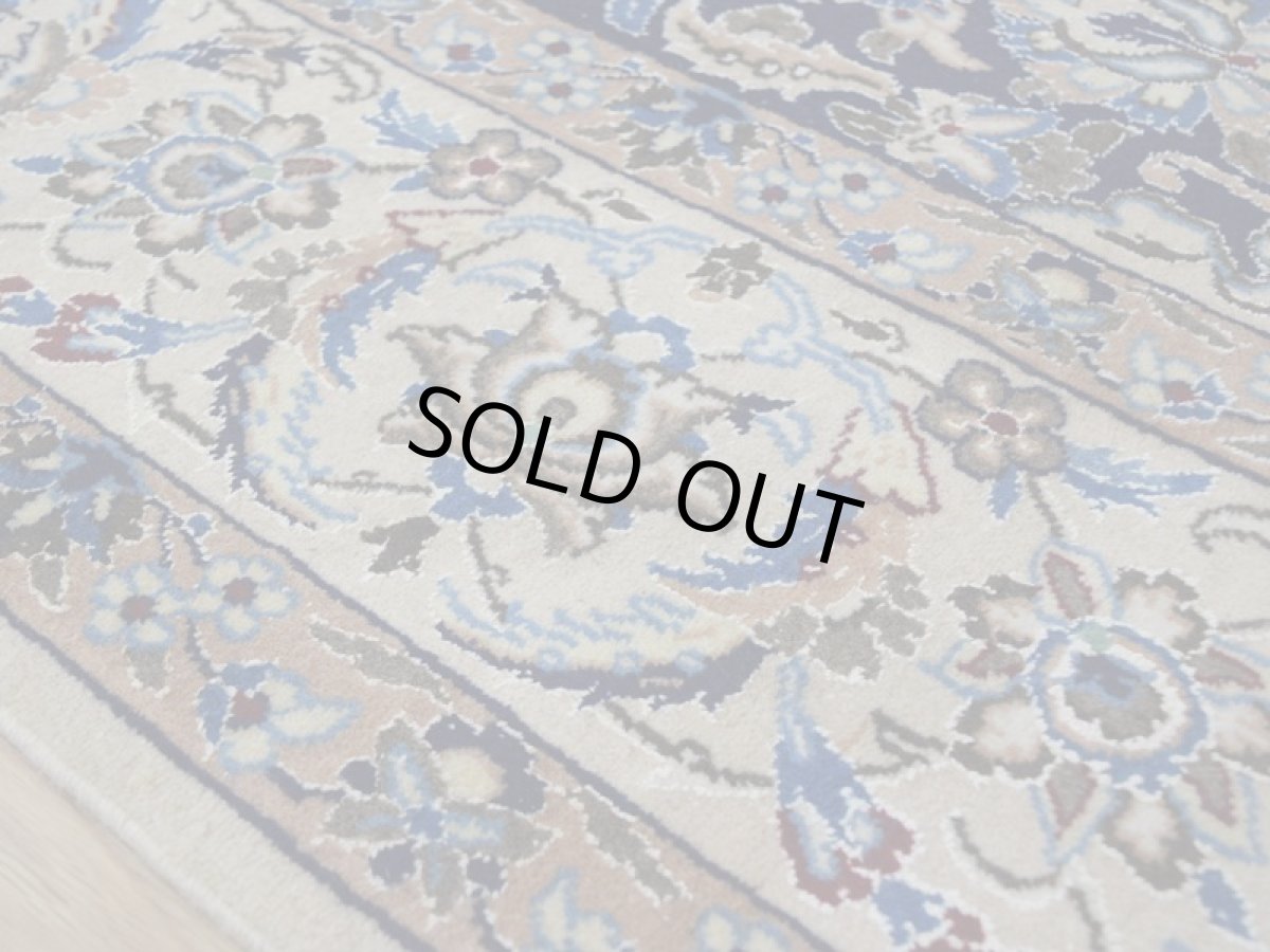 画像12: 美品 ペルシャ 絨毯 ナイン 産 9la ノーラー ノーフラ― 縦3m 横2m 6㎡ 〜6帖程度 リビング ダイニング 3人掛けソファ コーナーソファ 大判 サイズ 298 x 198 cm No.504 天然 ウール 手織り トライバル ラグ 敷物 マット カーペット メダリオン ヴィンテージ ビンテージ 中古品に抵抗のある方にもおすすめです。 a-504-298198h099-0921 (12)