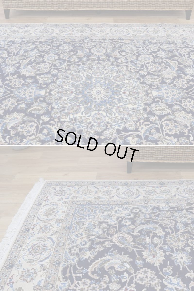 画像3: 美品 ペルシャ 絨毯 ナイン 産 9la ノーラー ノーフラ― 縦3m 横2m 6㎡ 〜6帖程度 リビング ダイニング 3人掛けソファ コーナーソファ 大判 サイズ 298 x 198 cm No.504 天然 ウール 手織り トライバル ラグ 敷物 マット カーペット メダリオン ヴィンテージ ビンテージ 中古品に抵抗のある方にもおすすめです。 a-504-298198h099-0921 (3)