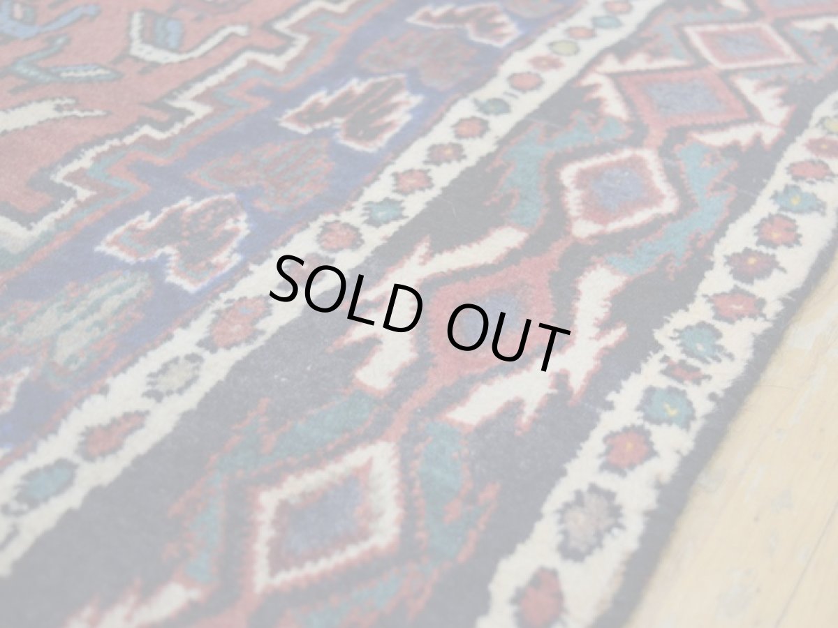 画像11: 良品 ペルシャ 絨毯 シールジャーン 縦2m 横1.5m 3.5㎡ 〜3帖 リビング ダイニング 2〜3人掛けソファ サイズ 216 x 160 cm No.E125 天然 肉厚 ウール 手織り ハンドメイド トライバル ラグ 部族絨毯 マット カーペット 動物 民族柄 ネイビー 赤 エンジ ギャッベ(ギャベ)をお探しの方にもお勧めです b-E125-216160h054p (11)