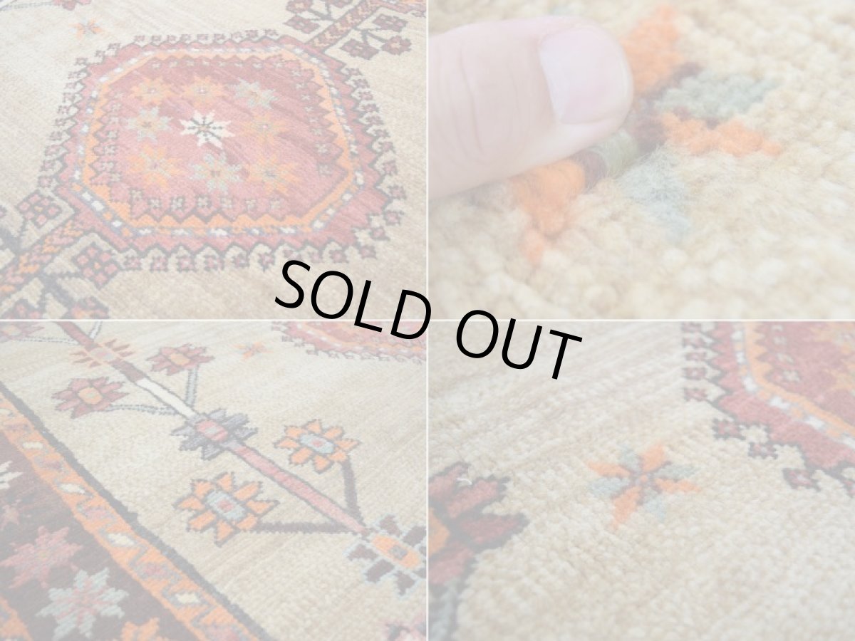 画像16: 良品 ペルシャ ギャッベ 縦2.5m 横1.5m 3.5㎡ 〜3帖 リビング ダイニング 3人掛けソファ サイズ 240 x 146 cm No.H104 天然 ウール 手織り ハンドメイド トライバル ラグ 部族絨毯 マット カーペット 民族柄 生成り クリーム グラデーション ギャベ ビンテージ b-H104-240146h054-585 (16)