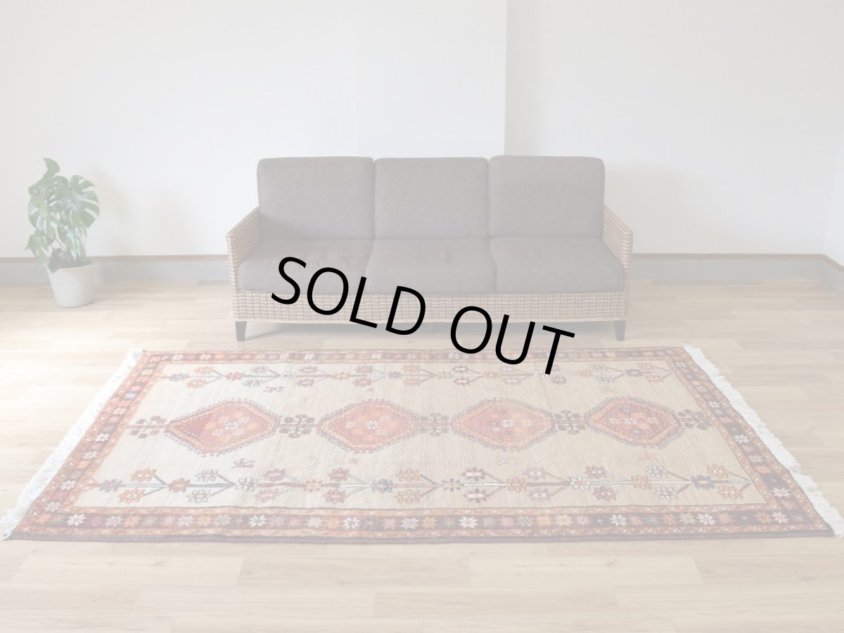 画像2: 良品 ペルシャ ギャッベ 縦2.5m 横1.5m 3.5㎡ 〜3帖 リビング ダイニング 3人掛けソファ サイズ 240 x 146 cm No.H104 天然 ウール 手織り ハンドメイド トライバル ラグ 部族絨毯 マット カーペット 民族柄 生成り クリーム グラデーション ギャベ ビンテージ b-H104-240146h054-585 (2)