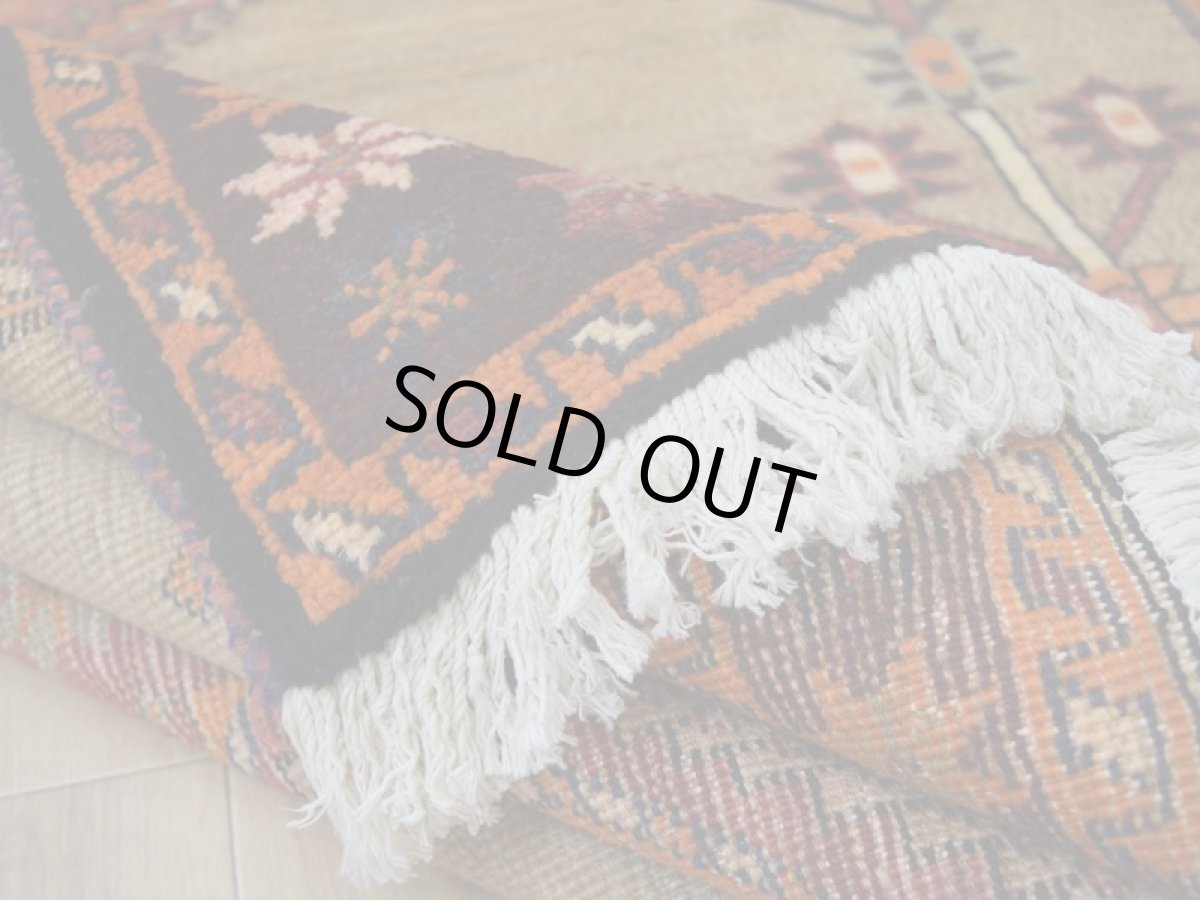 画像13: 良品 ペルシャ ギャッベ 縦2.5m 横1.5m 3.5㎡ 〜3帖 リビング ダイニング 3人掛けソファ サイズ 240 x 146 cm No.H104 天然 ウール 手織り ハンドメイド トライバル ラグ 部族絨毯 マット カーペット 民族柄 生成り クリーム グラデーション ギャベ ビンテージ b-H104-240146h054-585 (13)