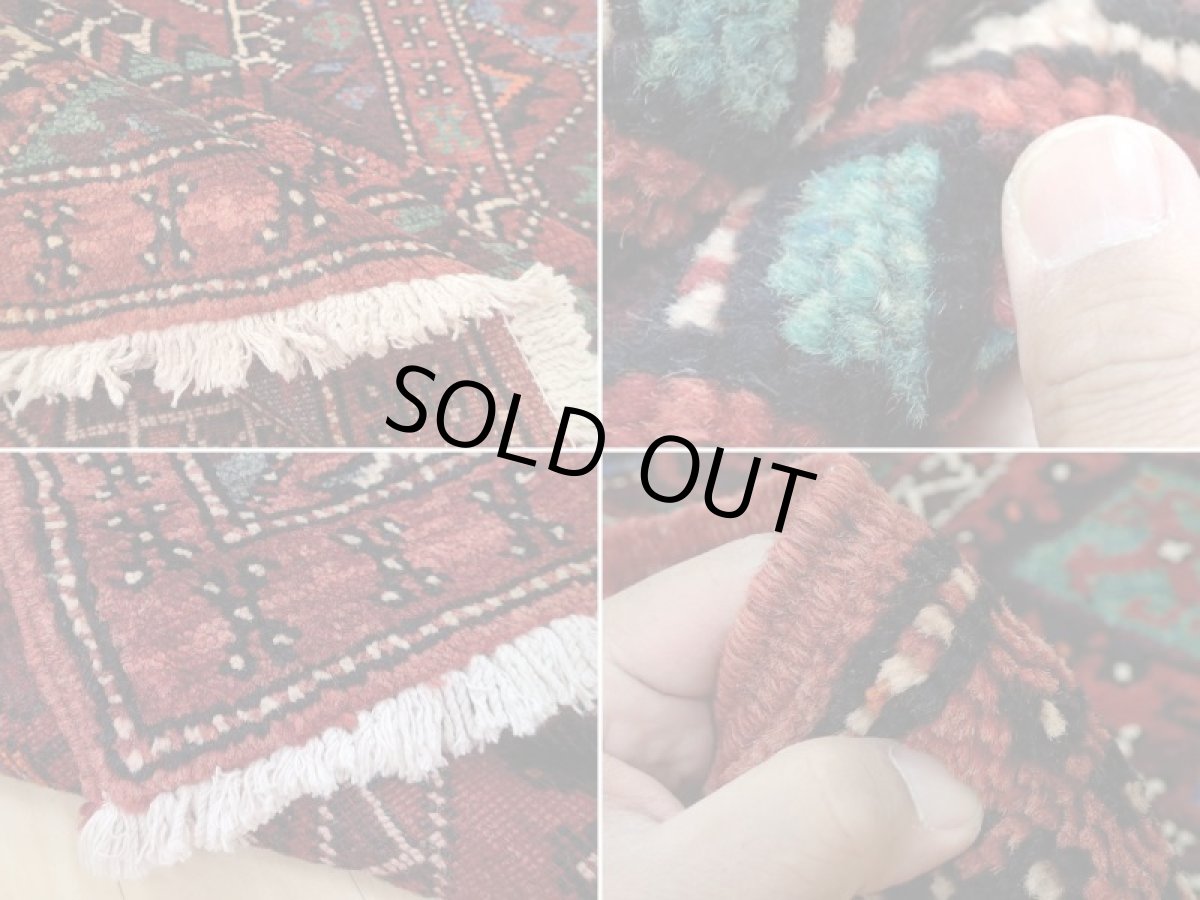 画像17: 良品 ペルシャ 絨毯 トルクメン 縦3m 横1.7m 5㎡ 6帖 リビング ダイニング 3人掛けソファ サイズ 300 x 170 cm No.A174 天然 ウール 手織り ハンドメイド トライバル ラグ マット カーペット 赤 エンジ インディゴブルー 幾何学模様 民族柄 ビンテージ ヴィンテージ b-A174-300170h864-063 (17)