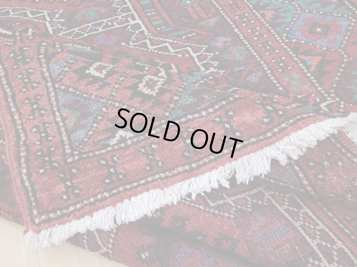 画像14: 良品 ペルシャ 絨毯 トルクメン 縦3m 横1.7m 5㎡ 6帖 リビング ダイニング 3人掛けソファ サイズ 300 x 170 cm No.A174 天然 ウール 手織り ハンドメイド トライバル ラグ マット カーペット 赤 エンジ インディゴブルー 幾何学模様 民族柄 ビンテージ ヴィンテージ b-A174-300170h864-063 (14)