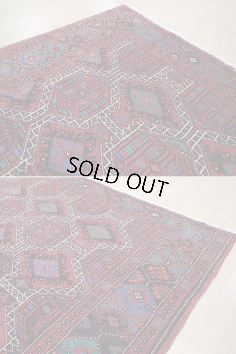 画像8: 良品 ペルシャ 絨毯 トルクメン 縦3m 横1.7m 5㎡ 6帖 リビング ダイニング 3人掛けソファ サイズ 300 x 170 cm No.A174 天然 ウール 手織り ハンドメイド トライバル ラグ マット カーペット 赤 エンジ インディゴブルー 幾何学模様 民族柄 ビンテージ ヴィンテージ b-A174-300170h864-063 (8)