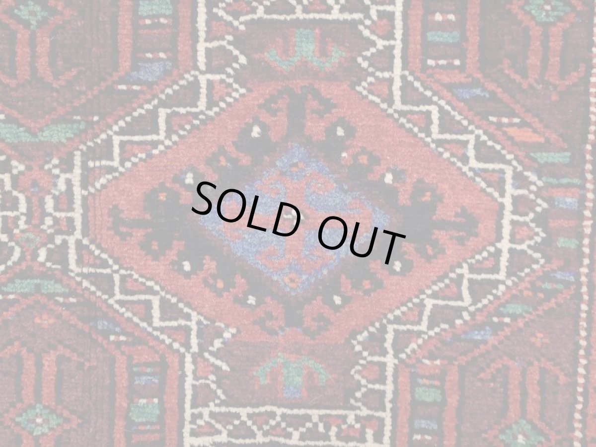 画像10: 良品 ペルシャ 絨毯 トルクメン 縦3m 横1.7m 5㎡ 6帖 リビング ダイニング 3人掛けソファ サイズ 300 x 170 cm No.A174 天然 ウール 手織り ハンドメイド トライバル ラグ マット カーペット 赤 エンジ インディゴブルー 幾何学模様 民族柄 ビンテージ ヴィンテージ b-A174-300170h864-063 (10)