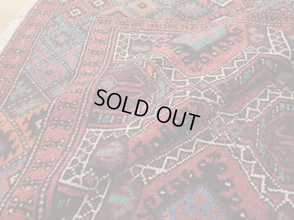 画像13: 良品 ペルシャ 絨毯 トルクメン 縦3m 横1.7m 5㎡ 6帖 リビング ダイニング 3人掛けソファ サイズ 300 x 170 cm No.A174 天然 ウール 手織り ハンドメイド トライバル ラグ マット カーペット 赤 エンジ インディゴブルー 幾何学模様 民族柄 ビンテージ ヴィンテージ b-A174-300170h864-063 (13)