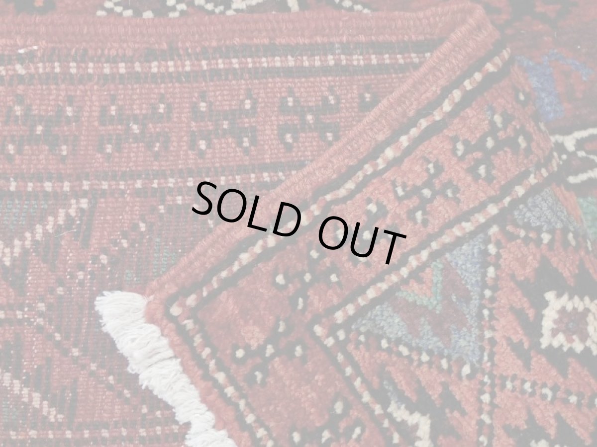 画像15: 良品 ペルシャ 絨毯 トルクメン 縦3m 横1.7m 5㎡ 6帖 リビング ダイニング 3人掛けソファ サイズ 300 x 170 cm No.A174 天然 ウール 手織り ハンドメイド トライバル ラグ マット カーペット 赤 エンジ インディゴブルー 幾何学模様 民族柄 ビンテージ ヴィンテージ b-A174-300170h864-063 (15)