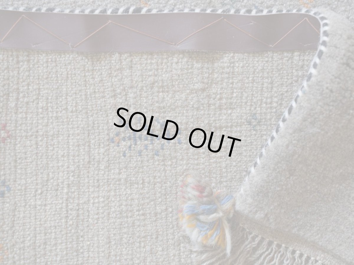 画像16: 新品 ペルシャ ギャッベ 縦1.2m アクセント ラグ サイズ 110 x 83 cm No.438 超肉厚 天然 草木染 ウール 手織り ハンドメイド ギャベ マット カーペット  生命の樹 花 民族柄 グレー (16)