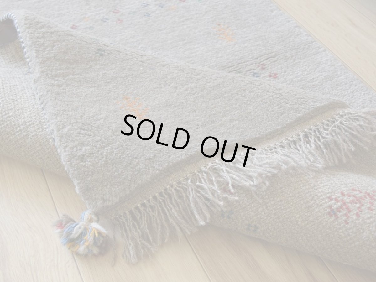 画像15: 新品 ペルシャ ギャッベ 縦1.2m アクセント ラグ サイズ 110 x 83 cm No.438 超肉厚 天然 草木染 ウール 手織り ハンドメイド ギャベ マット カーペット  生命の樹 花 民族柄 グレー (15)