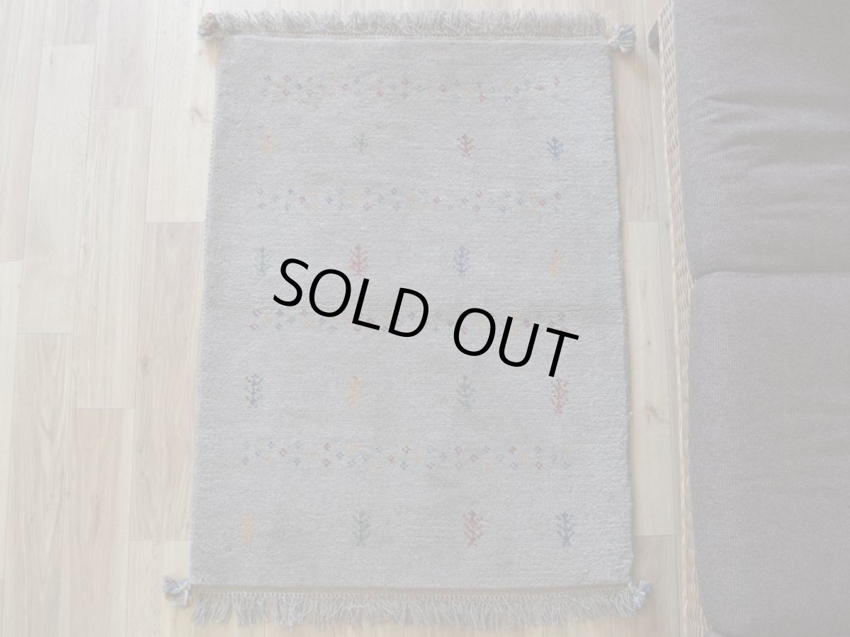 画像4: 新品 ペルシャ ギャッベ 縦1.2m アクセント ラグ サイズ 110 x 83 cm No.438 超肉厚 天然 草木染 ウール 手織り ハンドメイド ギャベ マット カーペット  生命の樹 花 民族柄 グレー (4)