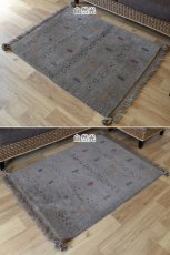 画像9: 新品 ペルシャ ギャッベ 縦1.2m アクセント ラグ サイズ 110 x 83 cm No.438 超肉厚 天然 草木染 ウール 手織り ハンドメイド ギャベ マット カーペット  生命の樹 花 民族柄 グレー (9)