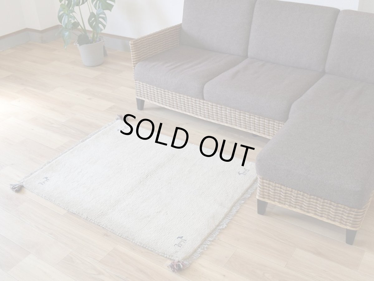 画像3: 新品 ペルシャ ギャッベ 縦1.2m アクセント ラグ サイズ 110 x 80 cm No.473 肉厚 天然 草木染 ウール 手織り ハンドメイド ギャベ マット カーペット  動物 鹿 民族柄 生成り クリーム 白 ホワイト n-473-11080s57 (3)