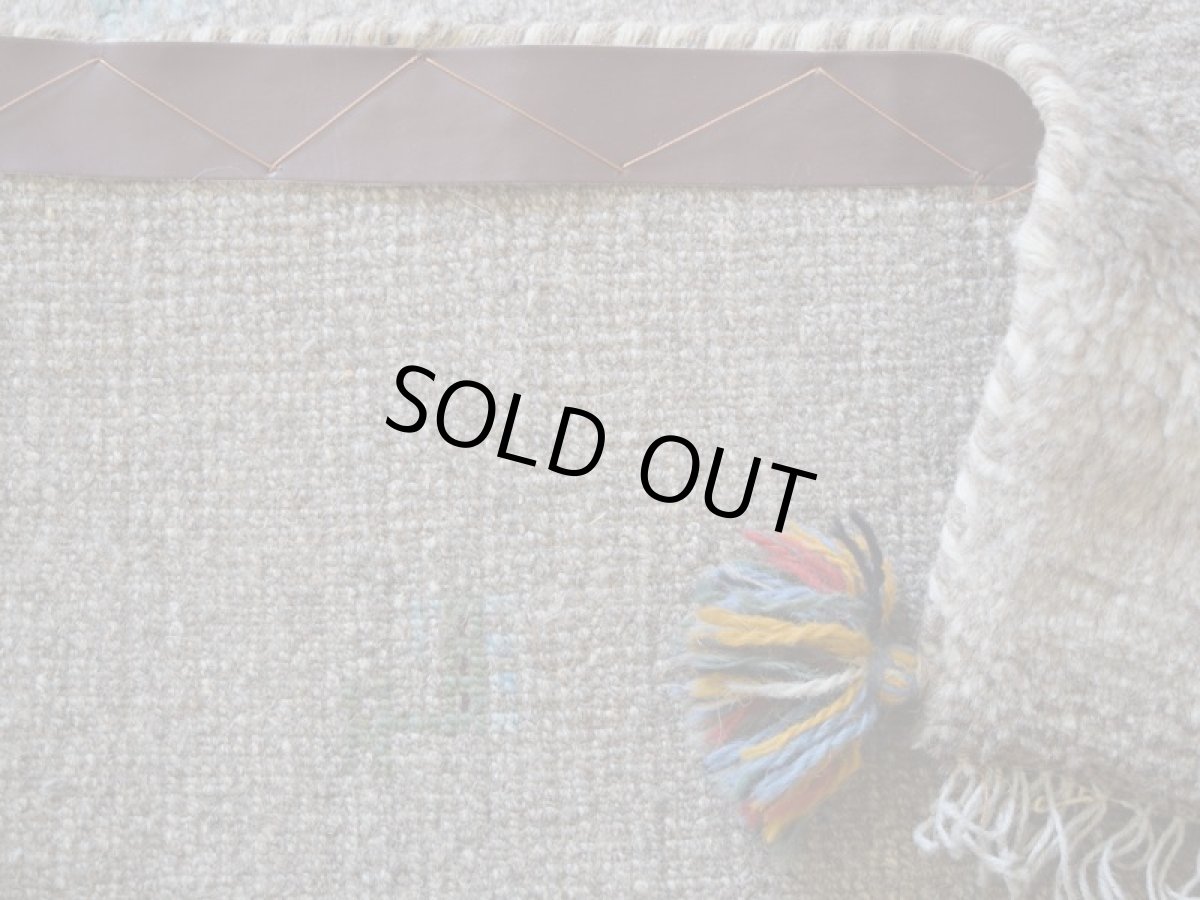 画像16: 新品 ペルシャ ギャッベ 縦1.2m アクセント ラグ サイズ 115 x 80 cm No.468 肉厚 天然 草木染 ウール 手織り ハンドメイド ギャベ マット カーペット 動物 鹿 民族柄 グレー グラデーション n-468-11580s57 (16)