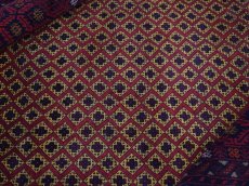 画像1: 美品 ペルシャ 部族絨毯 バルーチ 縦1.7m 横1.2m 1.9㎡ 〜2帖 リビング ダイニング 2〜3人掛けソファ センターテーブル サイズ 165 x 117 cm No.H18 天然 ウール 手織り トライバル ラグ 敷物 マット カーペット 幾何学模様 ヴィンテージ ビンテージ 中古品に抵抗のある方にもおすすめです。a-H18-165117h003 (1)
