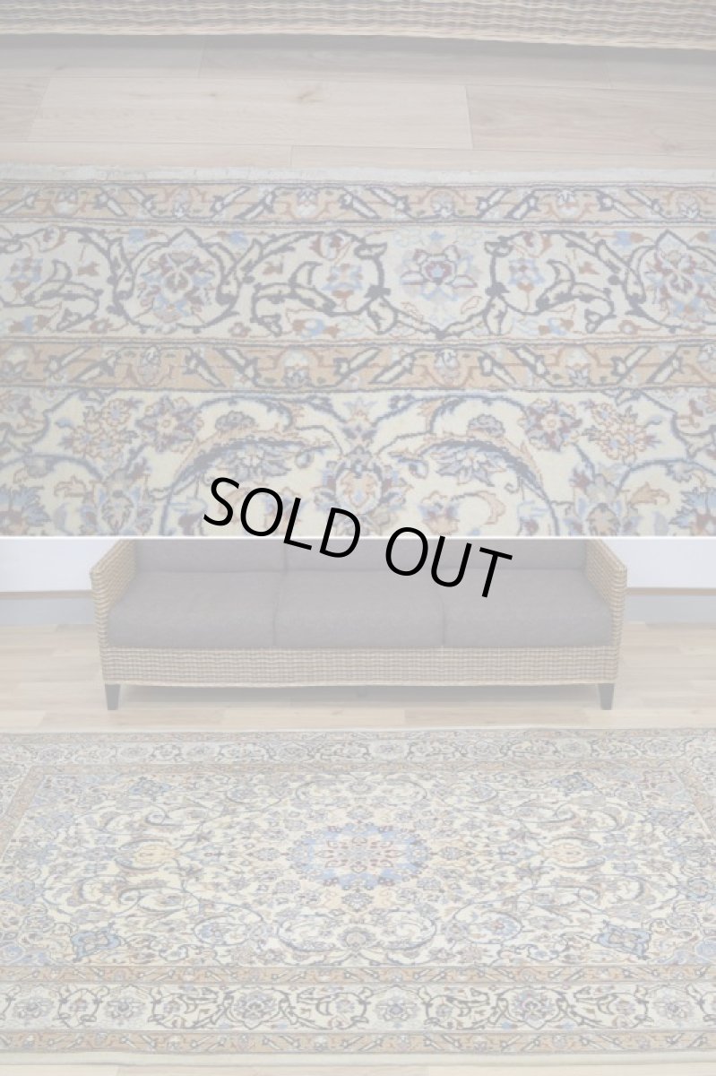 画像2: 【中古品】ペルシャ 絨毯 ナイン 9la 縦2.5m 横1.5m 〜4㎡ 〜3帖程度 リビング ダイニング 3人掛けソファ コーナーソファ 大判 サイズ 250 x 160 cm No.D2 天然 ウール シルク 手織り トライバル ラグ 敷物 マット カーペット メダリオン ヴィンテージ ビンテージ【難あり】 (2)