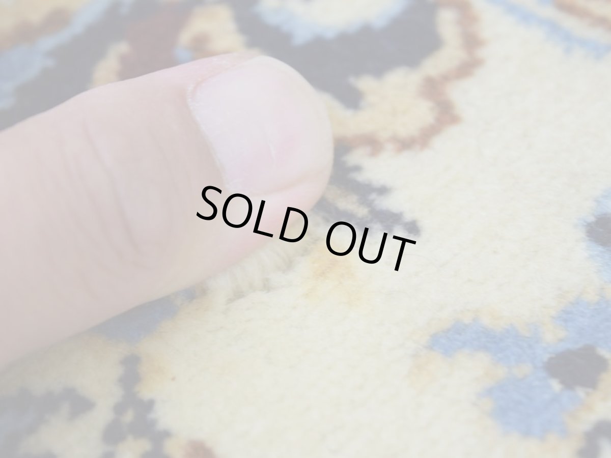 画像8: 【中古品】ペルシャ 絨毯 ナイン 9la 縦2.5m 横1.5m 〜4㎡ 〜3帖程度 リビング ダイニング 3人掛けソファ コーナーソファ 大判 サイズ 250 x 160 cm No.D2 天然 ウール シルク 手織り トライバル ラグ 敷物 マット カーペット メダリオン ヴィンテージ ビンテージ【難あり】 (8)