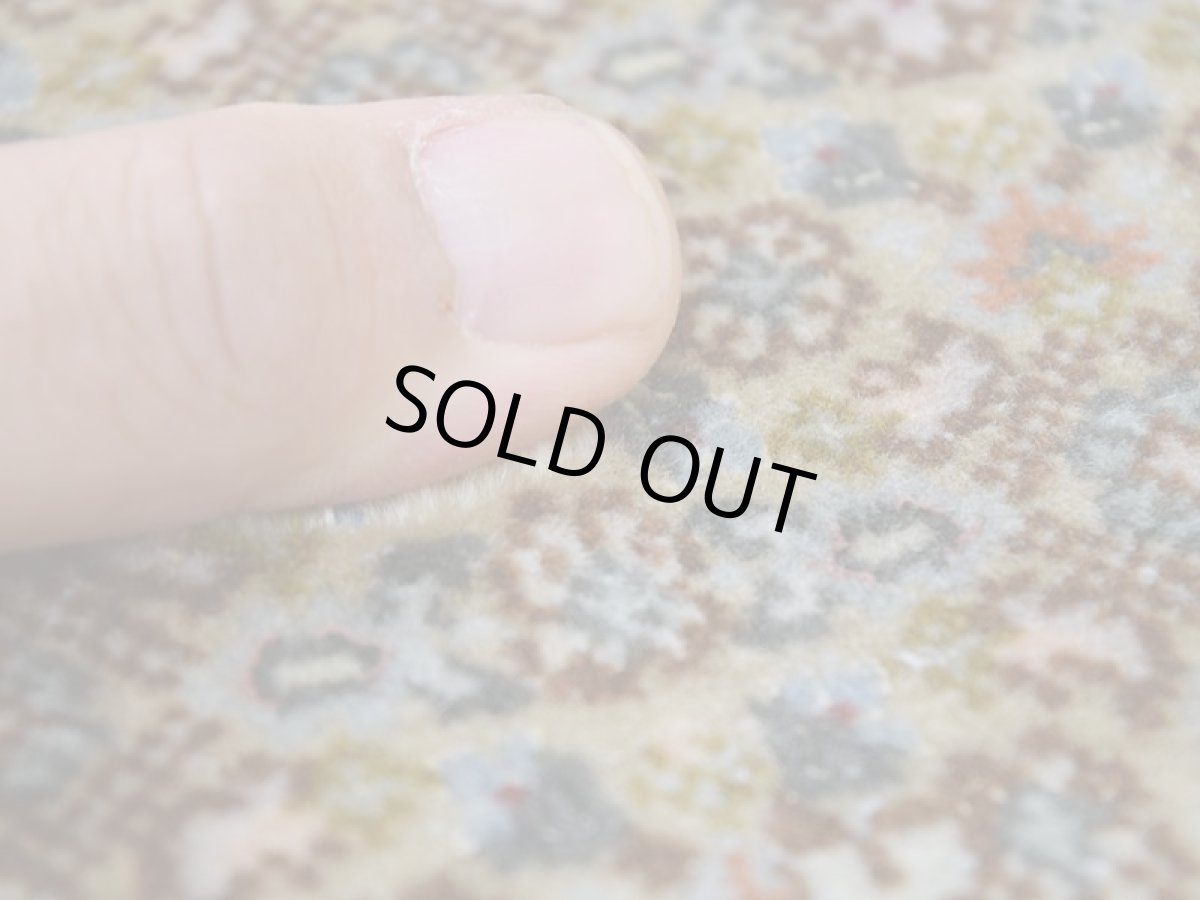 画像9: 美品 ペルシャ 絨毯 タブリーズ 産 50ラジ 7マスネ 縦3m 横2m 6㎡ 〜6帖程度 リビング ダイニング 3人掛けソファ コーナーソファ 大判 サイズ 300 x 200 cm No.507 天然 ウール シルク 手織り トライバル ラグ 敷物 マット カーペット メダリオン ヴィンテージ ビンテージ 中古品に抵抗のある方にもおすすめです。 a-507-300200s0581-5042 (9)