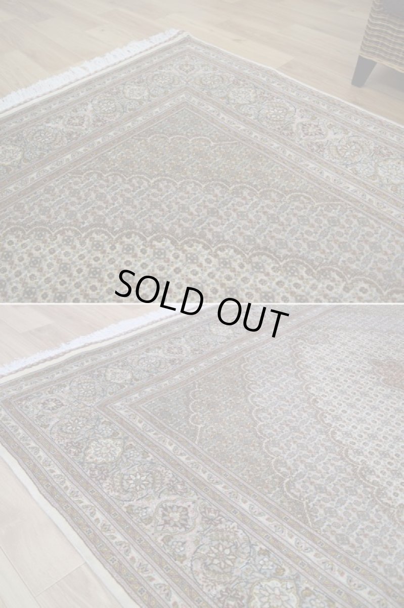 画像8: 美品 ペルシャ 絨毯 タブリーズ 産 50ラジ 7マスネ 縦3m 横2m 6㎡ 〜6帖程度 リビング ダイニング 3人掛けソファ コーナーソファ 大判 サイズ 300 x 200 cm No.507 天然 ウール シルク 手織り トライバル ラグ 敷物 マット カーペット メダリオン ヴィンテージ ビンテージ 中古品に抵抗のある方にもおすすめです。 a-507-300200s0581-5042 (8)