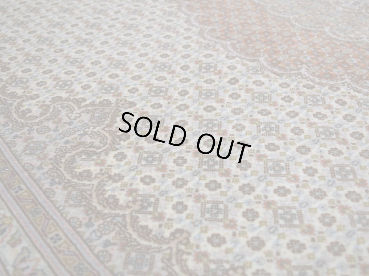 画像10: 美品 ペルシャ 絨毯 タブリーズ 産 50ラジ 7マスネ 縦3m 横2m 6㎡ 〜6帖程度 リビング ダイニング 3人掛けソファ コーナーソファ 大判 サイズ 300 x 200 cm No.507 天然 ウール シルク 手織り トライバル ラグ 敷物 マット カーペット メダリオン ヴィンテージ ビンテージ 中古品に抵抗のある方にもおすすめです。 a-507-300200s0581-5042 (10)