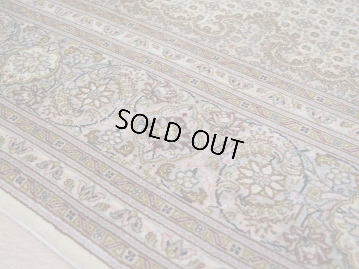 画像11: 美品 ペルシャ 絨毯 タブリーズ 産 50ラジ 7マスネ 縦3m 横2m 6㎡ 〜6帖程度 リビング ダイニング 3人掛けソファ コーナーソファ 大判 サイズ 300 x 200 cm No.507 天然 ウール シルク 手織り トライバル ラグ 敷物 マット カーペット メダリオン ヴィンテージ ビンテージ 中古品に抵抗のある方にもおすすめです。 a-507-300200s0581-5042 (11)