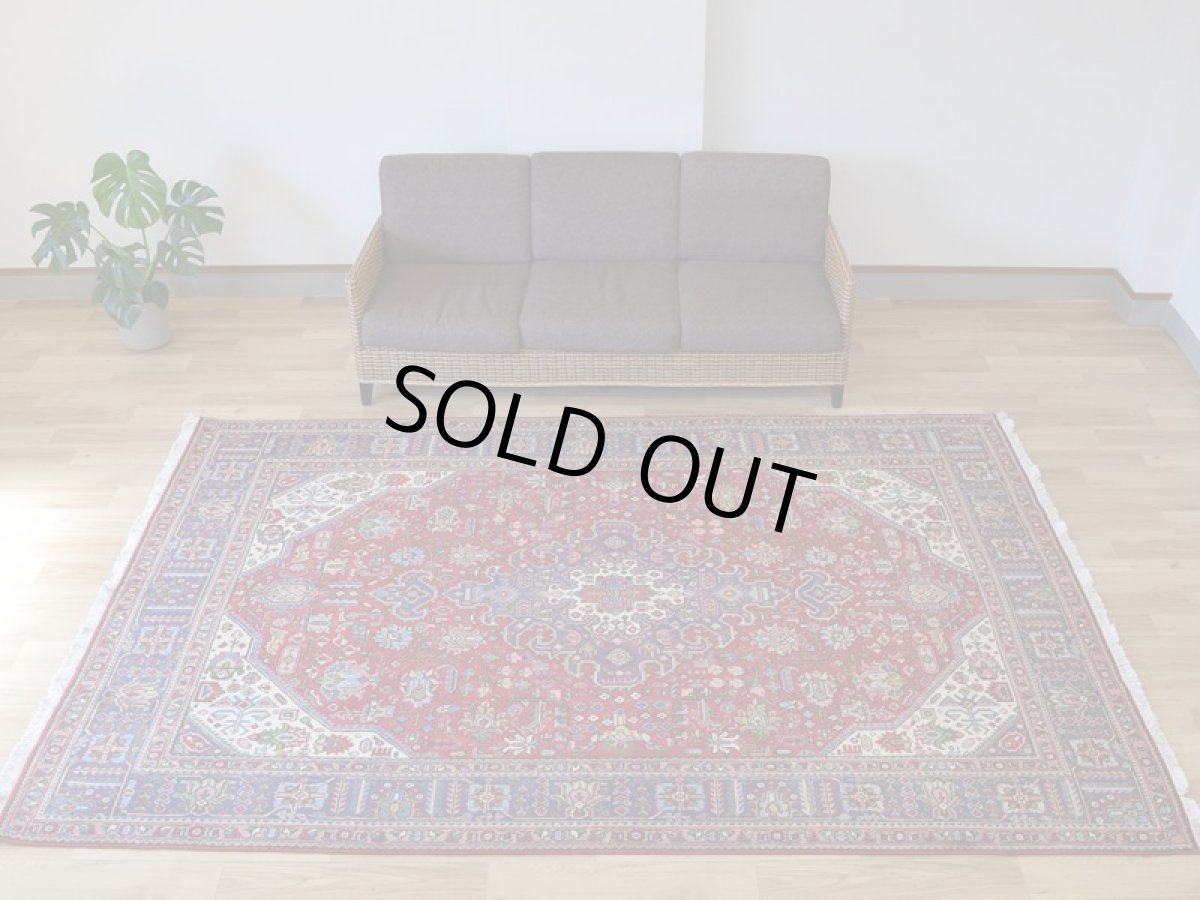 画像2: 良品 ペルシャ 絨毯 タブリーズ 縦3m 横2m 6㎡ 〜6帖 リビング ダイニング 3人掛けソファ コーナーソファ 大判 サイズ 290 x 195 cm No.A109 天然 ウール 手織り トライバル ラグ 敷物 マット カーペット メダリオン ヴィンテージ ビンテージ 赤 (2)