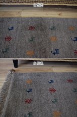 画像5: 新品 ペルシャ ギャッベ 縦1.2m アクセント ラグ サイズ 112 x 80 cm No.437 超肉厚 天然 草木染 ウール 手織り ハンドメイド ギャベ マット カーペット シンプル 生命の樹 動物 鹿 柄 グレー カラフル n-437-11280s57 (5)