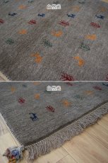 画像9: 新品 ペルシャ ギャッベ 縦1.2m アクセント ラグ サイズ 112 x 80 cm No.437 超肉厚 天然 草木染 ウール 手織り ハンドメイド ギャベ マット カーペット シンプル 生命の樹 動物 鹿 柄 グレー カラフル n-437-11280s57 (9)