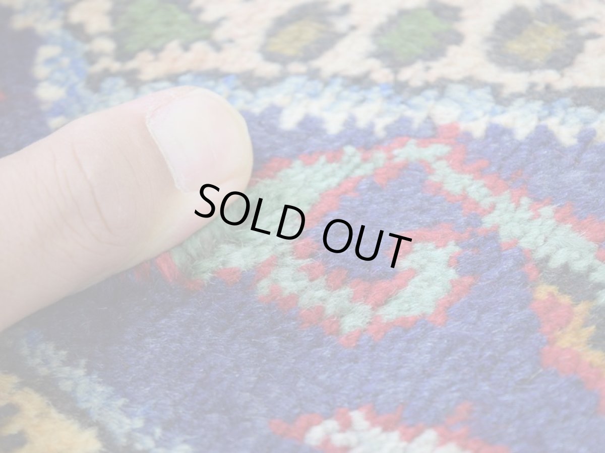 画像10: 良品 ペルシャ 絨毯 タブリーズ 縦3m 横2m 6㎡ 〜6帖 リビング ダイニング 3人掛けソファ コーナーソファ 大判 サイズ 292 x 206 cm No.A106 天然 ウール 手織り トライバル ラグ 敷物 マット カーペット メダリオン ヴィンテージ ビンテージ 赤 紺 b-A106-292206h014-035 (10)