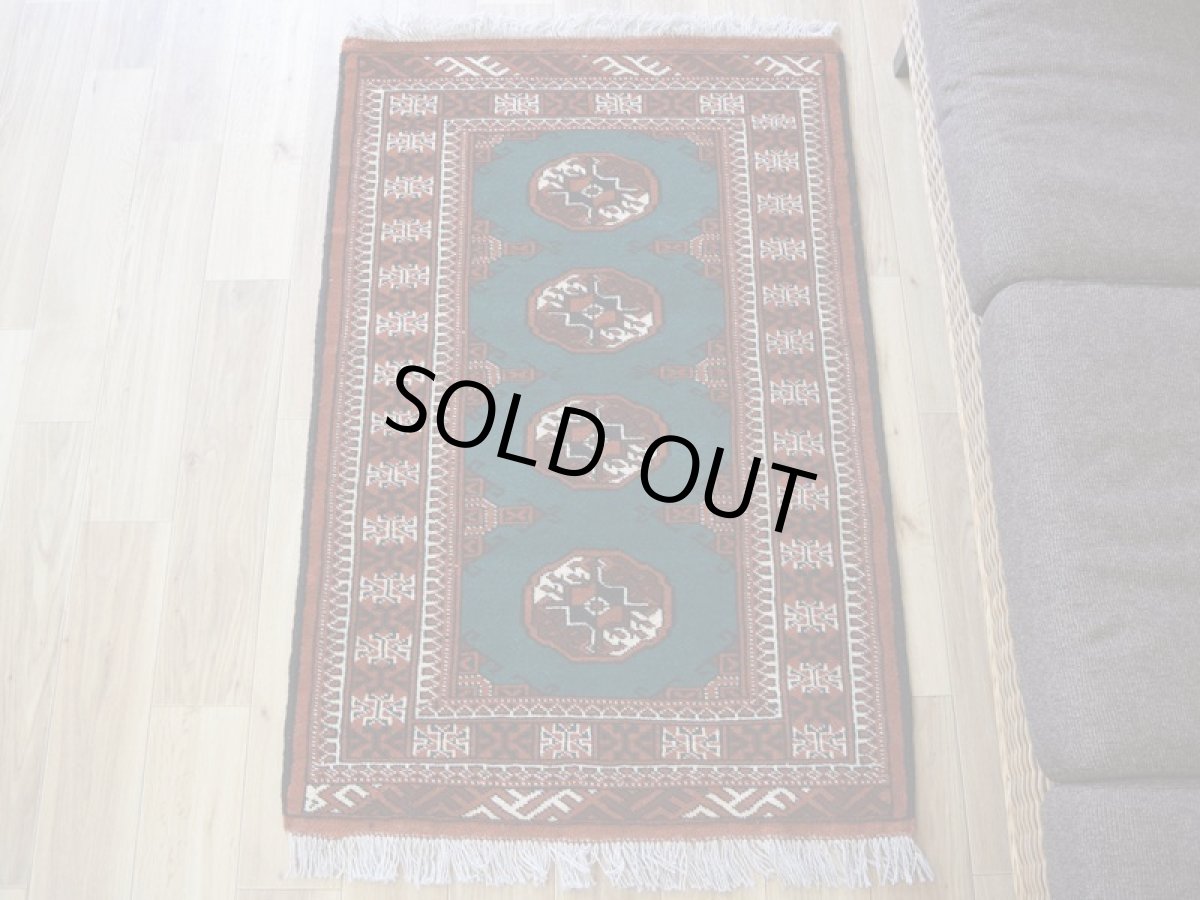 画像4: 新品 ペルシャ 絨毯 トルクメン 縦1.2m 横0.8m アクセント サイズ 123 x 80 cm No.194 天然 肉厚 ウール 手織り ハンドメイド トライバル ラグ マット カーペット 赤 エンジ  グリーン ギュル 幾何学模様 民族柄 n-194-12380s001 (4)