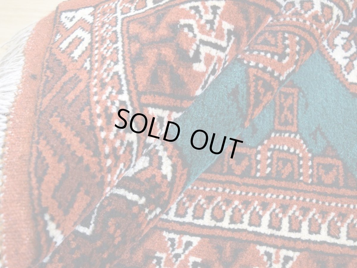 画像15: 新品 ペルシャ 絨毯 トルクメン 縦1.2m 横0.8m アクセント サイズ 123 x 80 cm No.194 天然 肉厚 ウール 手織り ハンドメイド トライバル ラグ マット カーペット 赤 エンジ  グリーン ギュル 幾何学模様 民族柄 n-194-12380s001 (15)