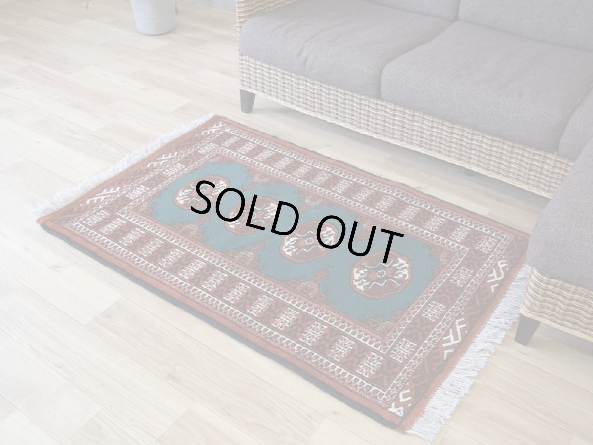 画像2: 新品 ペルシャ 絨毯 トルクメン 縦1.2m 横0.8m アクセント サイズ 123 x 80 cm No.194 天然 肉厚 ウール 手織り ハンドメイド トライバル ラグ マット カーペット 赤 エンジ  グリーン ギュル 幾何学模様 民族柄 n-194-12380s001 (2)