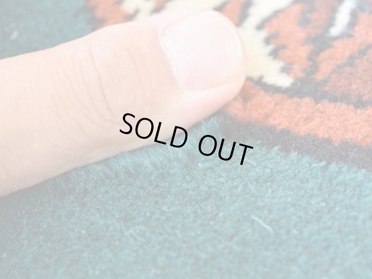 画像11: 新品 ペルシャ 絨毯 トルクメン 縦1.2m 横0.8m アクセント サイズ 123 x 80 cm No.194 天然 肉厚 ウール 手織り ハンドメイド トライバル ラグ マット カーペット 赤 エンジ  グリーン ギュル 幾何学模様 民族柄 n-194-12380s001 (11)