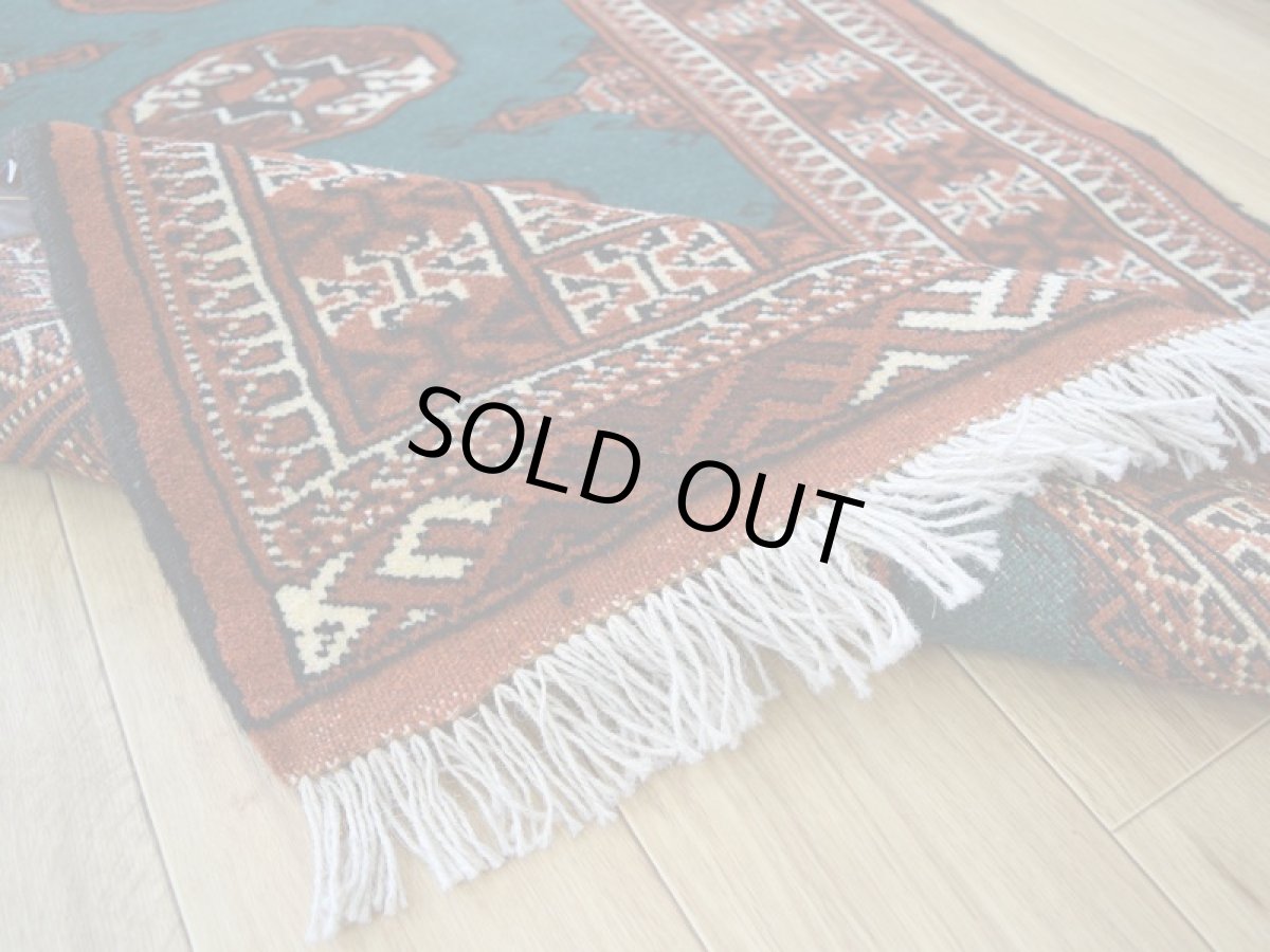 画像14: 新品 ペルシャ 絨毯 トルクメン 縦1.2m 横0.8m アクセント サイズ 123 x 80 cm No.194 天然 肉厚 ウール 手織り ハンドメイド トライバル ラグ マット カーペット 赤 エンジ  グリーン ギュル 幾何学模様 民族柄 n-194-12380s001 (14)