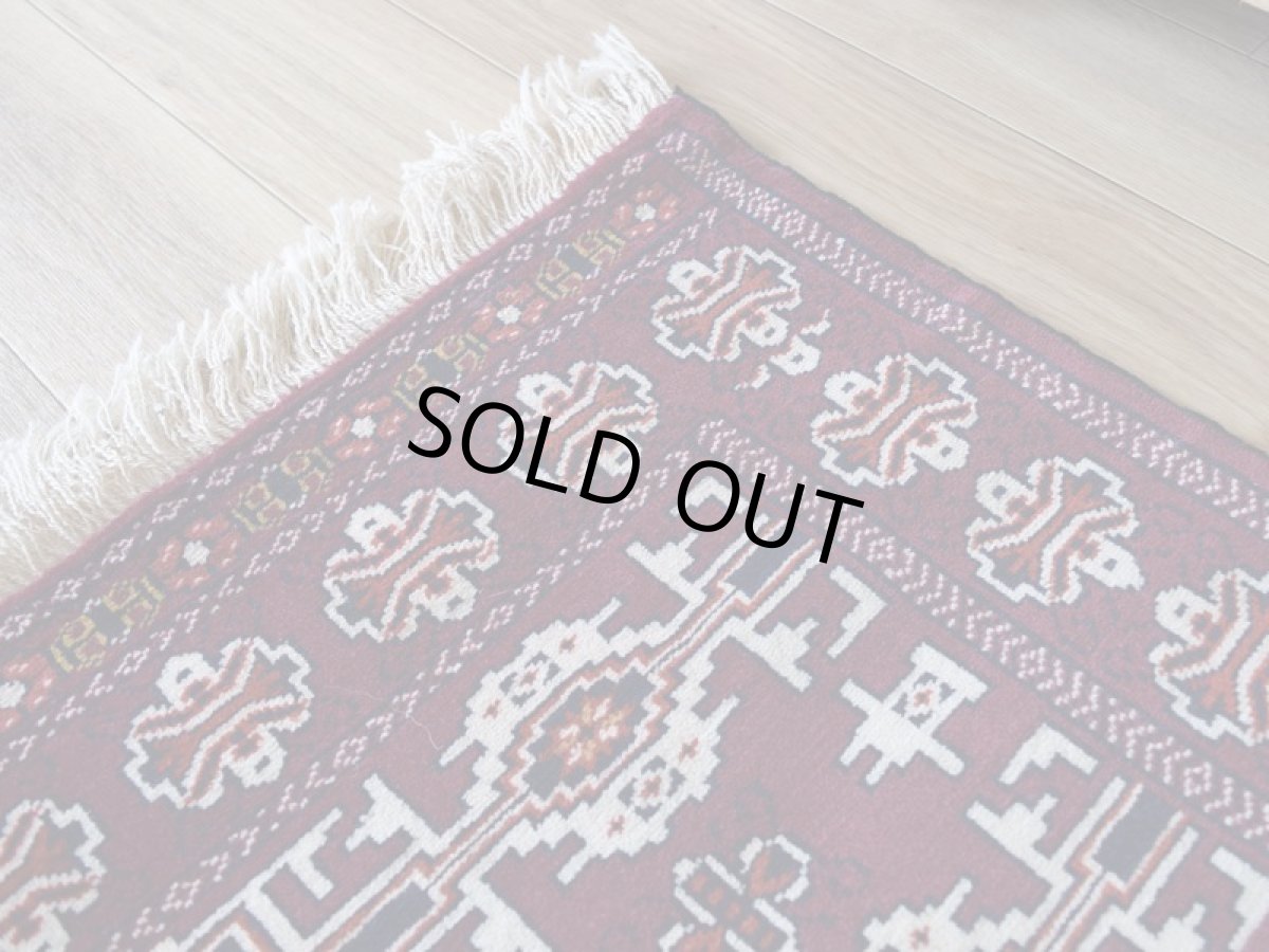 画像9: 新品 ペルシャ 絨毯 トルクメン 縦1.2m 横0.9m アクセント サイズ 114 x 82 cm No.35 天然 肉厚 ウール 手織り ハンドメイド トライバル ラグ マット カーペット 赤 エンジ  グリーン ギュル 幾何学模様 民族柄 n-35-11482s001 (9)