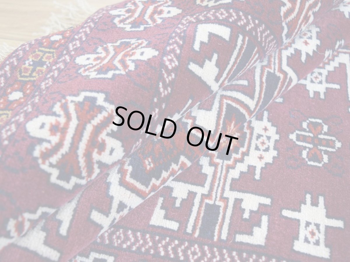 画像16: 新品 ペルシャ 絨毯 トルクメン 縦1.2m 横0.9m アクセント サイズ 114 x 82 cm No.35 天然 肉厚 ウール 手織り ハンドメイド トライバル ラグ マット カーペット 赤 エンジ  グリーン ギュル 幾何学模様 民族柄 n-35-11482s001 (16)