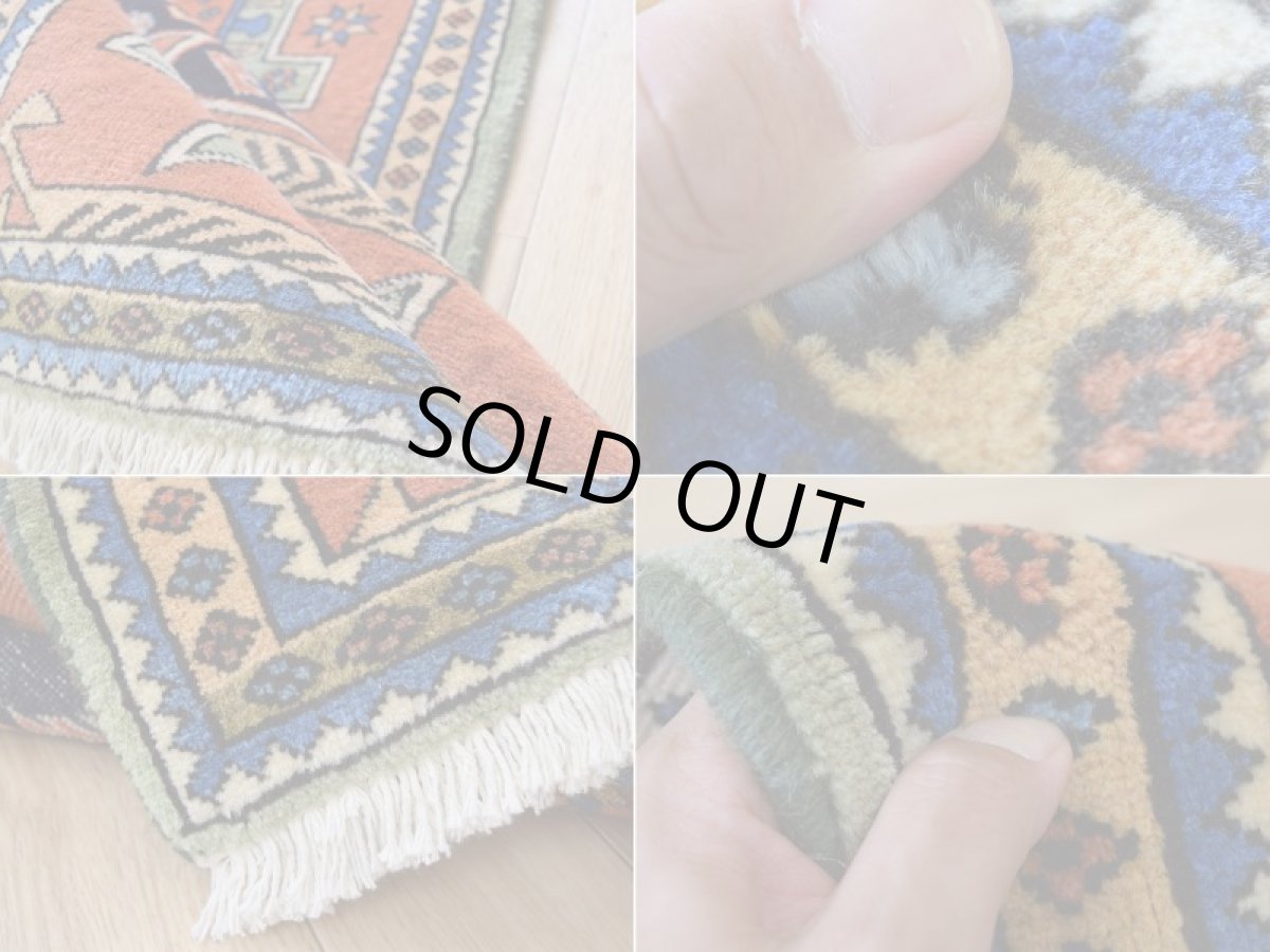 画像18: 美品 ペルシャ 絨毯 トルクメン 縦1.2m 横0.7m アクセント サイズ 120 x 70 cm No.E105 天然 ウール 手織り ハンドメイド トライバル ラグ マット カーペット 生成り グリーン オレンジ カラフル 幾何学模様 民族柄 中古品に抵抗のある方にもお勧めです n-E105-12070s321  (18)