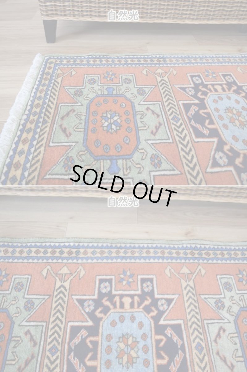 画像6: 美品 ペルシャ 絨毯 トルクメン 縦1.2m 横0.7m アクセント サイズ 120 x 70 cm No.E105 天然 ウール 手織り ハンドメイド トライバル ラグ マット カーペット 生成り グリーン オレンジ カラフル 幾何学模様 民族柄 中古品に抵抗のある方にもお勧めです n-E105-12070s321  (6)