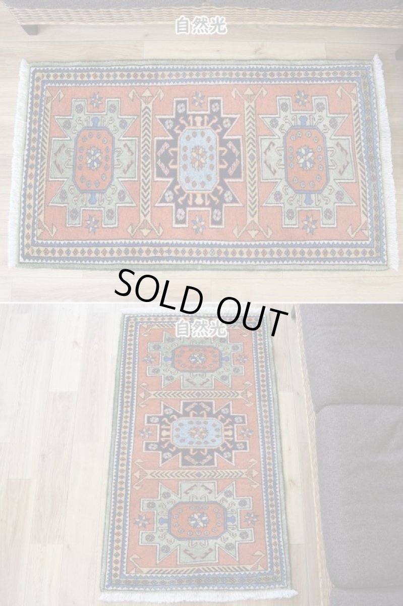 画像3: 美品 ペルシャ 絨毯 トルクメン 縦1.2m 横0.7m アクセント サイズ 120 x 70 cm No.E105 天然 ウール 手織り ハンドメイド トライバル ラグ マット カーペット 生成り グリーン オレンジ カラフル 幾何学模様 民族柄 中古品に抵抗のある方にもお勧めです n-E105-12070s321  (3)