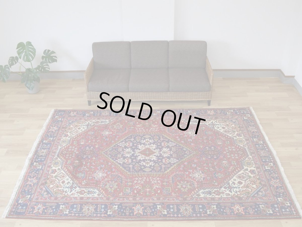 画像2: 良品 ペルシャ 絨毯 タブリーズ 縦3m 横2m 6㎡ 〜6帖 リビング ダイニング 3人掛けソファ コーナーソファ 大判 サイズ 285 x 190 cm No.A115 天然 ウール 手織り トライバル ラグ 敷物 マット カーペット メダリオン ヴィンテージ ビンテージ 赤 b-A115-285190h014-035 (2)