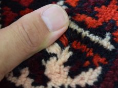 画像13: 良品 ペルシャ 部族絨毯 バルーチ 縦2m 横1.3m 2.7㎡ 〜3帖 リビング ダイニング 2〜3人掛けソファ センターテーブル サイズ 207 x 130 cm No.H12 天然 ウール 手織り トライバル ラグ 敷物 マット カーペット 幾何学模様 ヴィンテージ ビンテージ  b-H12-207130h003p (13)
