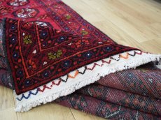 画像16: 良品 ペルシャ 部族絨毯 バルーチ 縦2m 横1.3m 2.7㎡ 〜3帖 リビング ダイニング 2〜3人掛けソファ センターテーブル サイズ 207 x 130 cm No.H12 天然 ウール 手織り トライバル ラグ 敷物 マット カーペット 幾何学模様 ヴィンテージ ビンテージ  b-H12-207130h003p (16)