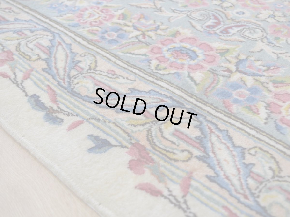 画像11: 美品 ペルシャ 絨毯 ケルマン 産 縦3.4m 横2.5m 8.5㎡ 6帖 リビング ダイニング 客室 3人掛けソファ コーナーソファ 大判 サイズ 338 x 250 cm No.256 天然 ウール 手織り ハンドメイド ラグ マット カーペット 生成り色 エメラルドグリーン 大きなお部屋に 中古品に抵抗のある方にもお勧めです (11)